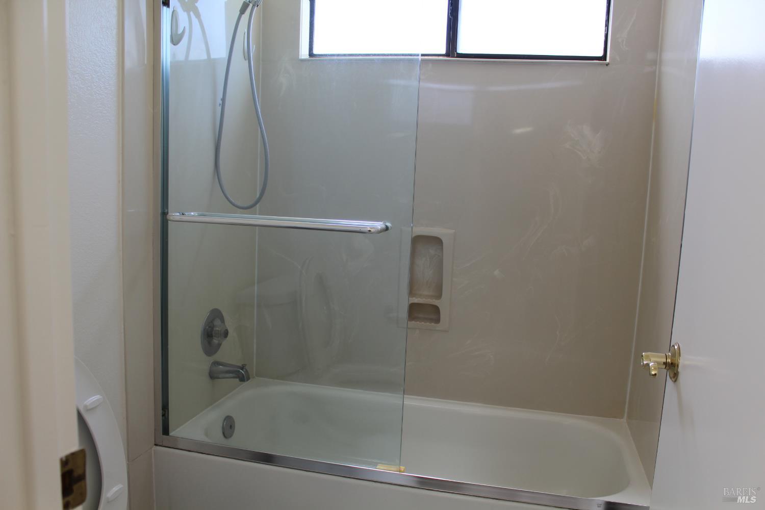 Detail Gallery Image 13 of 55 For 1031 Suffolk Way, Fairfield,  CA 94533 - 4 Beds | 2/1 Baths