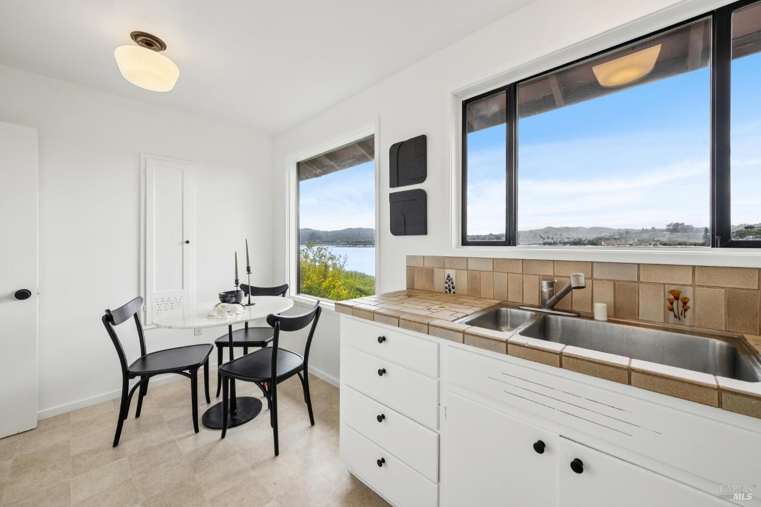 Detail Gallery Image 22 of 51 For 532 Virginia Dr, Tiburon,  CA 94920 - 2 Beds | 1 Baths