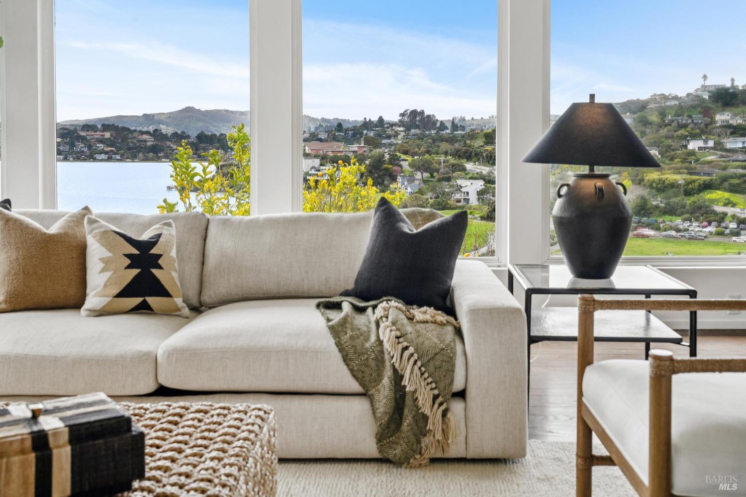 Detail Gallery Image 5 of 51 For 532 Virginia Dr, Tiburon,  CA 94920 - 2 Beds | 1 Baths