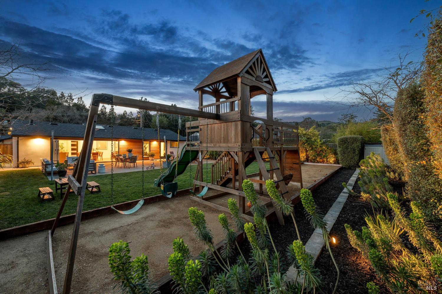 Detail Gallery Image 43 of 54 For 122 Blackfield Dr, Tiburon,  CA 94920 - 2 Beds | 2 Baths