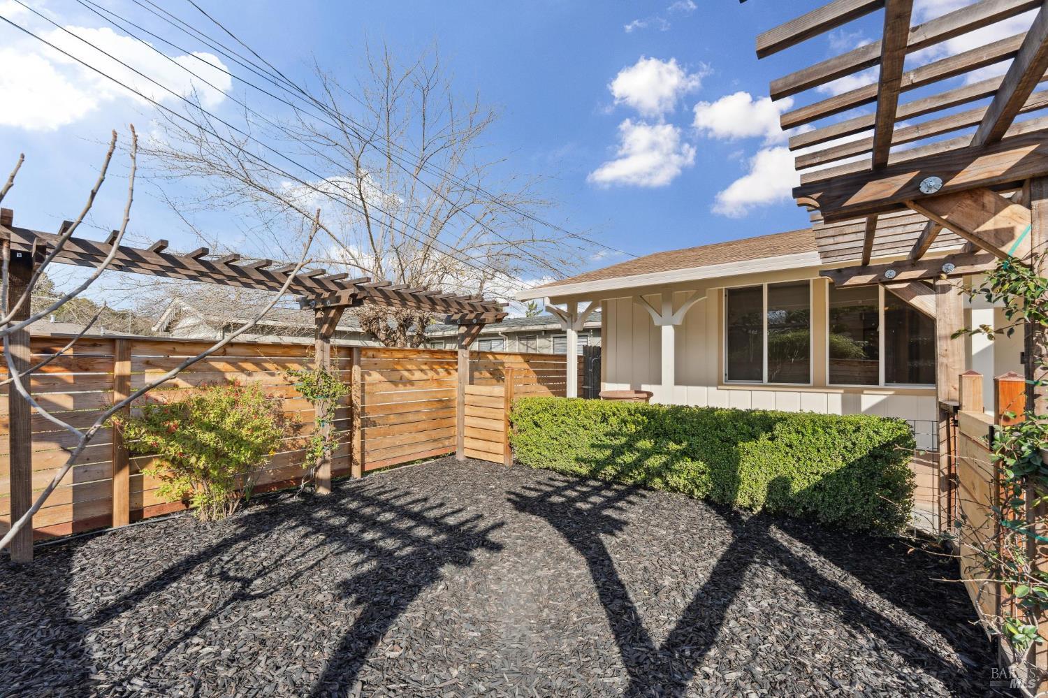 Detail Gallery Image 7 of 59 For 18023 Mulberry Ave, Sonoma,  CA 95476 - 2 Beds | 1 Baths