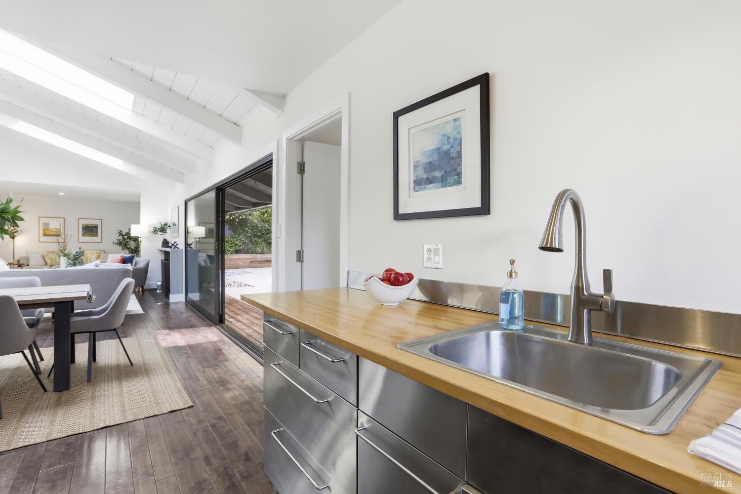 Detail Gallery Image 8 of 22 For 350 Karen Way, Belvedere Tiburon,  CA 94920 - 3 Beds | 3 Baths