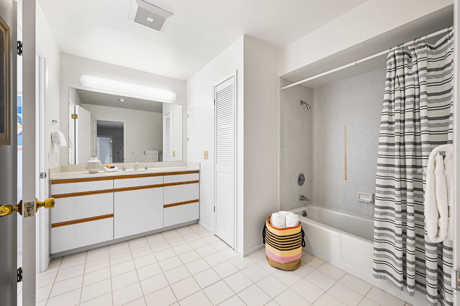 Detail Gallery Image 32 of 47 For 260 Blackfield Dr, Tiburon,  CA 94920 - 4 Beds | 2/1 Baths