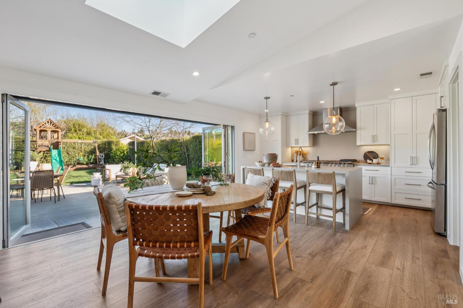 Detail Gallery Image 7 of 54 For 122 Blackfield Dr, Tiburon,  CA 94920 - 2 Beds | 2 Baths