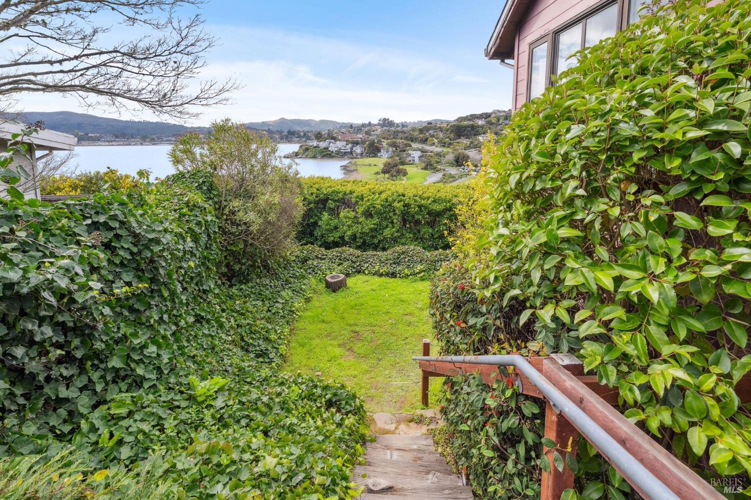 Detail Gallery Image 35 of 51 For 532 Virginia Dr, Tiburon,  CA 94920 - 2 Beds | 1 Baths