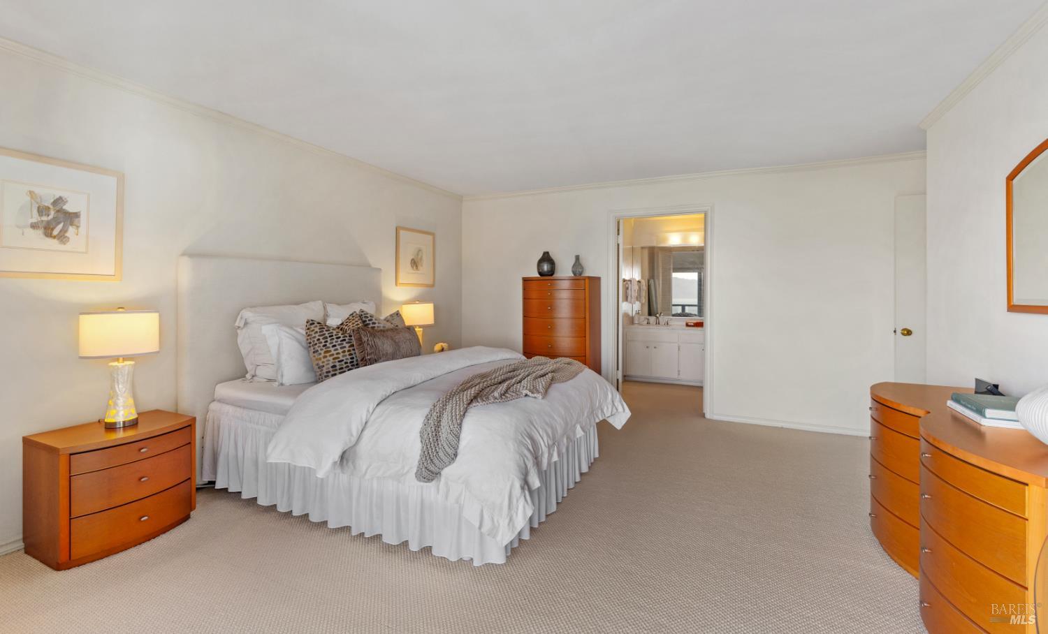 Detail Gallery Image 16 of 47 For 266 Bayview Ave, Belvedere,  CA 94920 - 5 Beds | 3/1 Baths