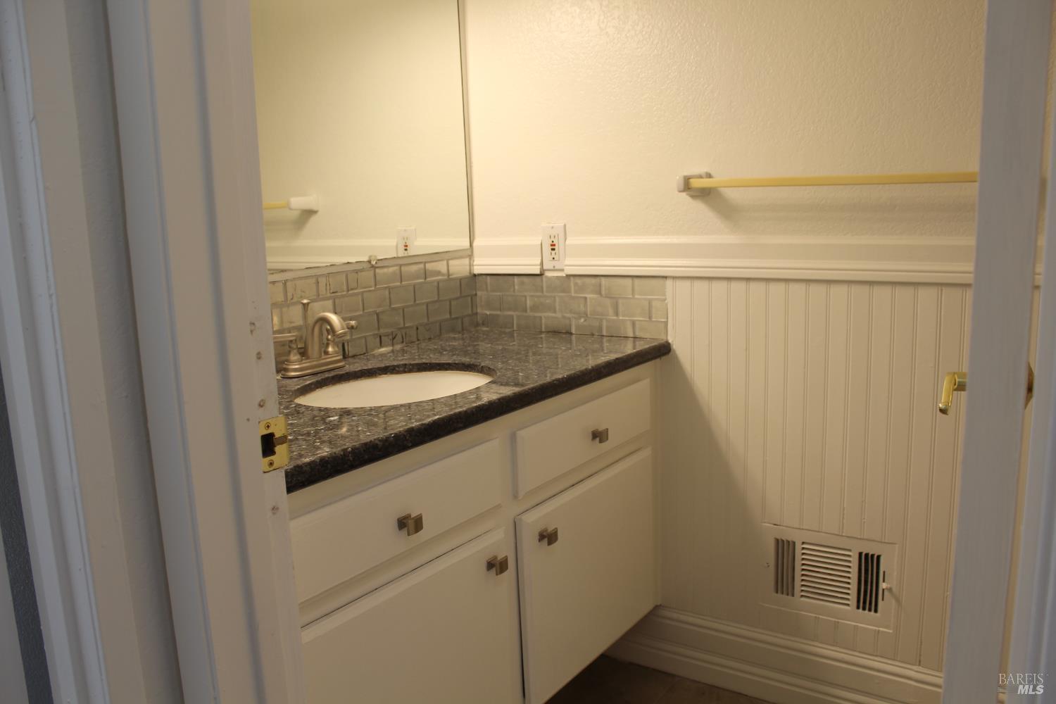 Detail Gallery Image 12 of 55 For 1031 Suffolk Way, Fairfield,  CA 94533 - 4 Beds | 2/1 Baths