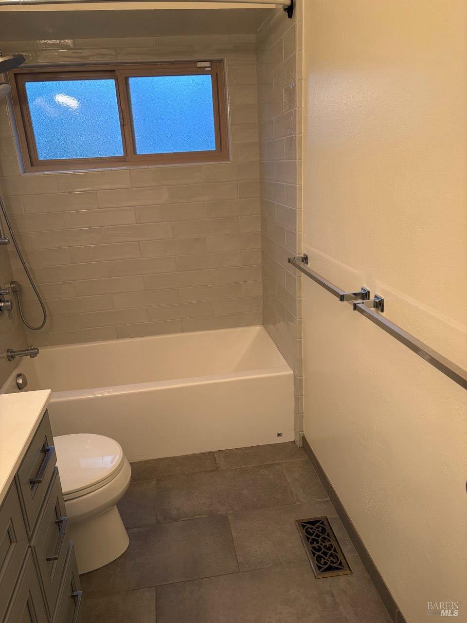 Detail Gallery Image 4 of 26 For 323 Bolinas Rd, Fairfax,  CA 94930 - 2 Beds | 1/1 Baths