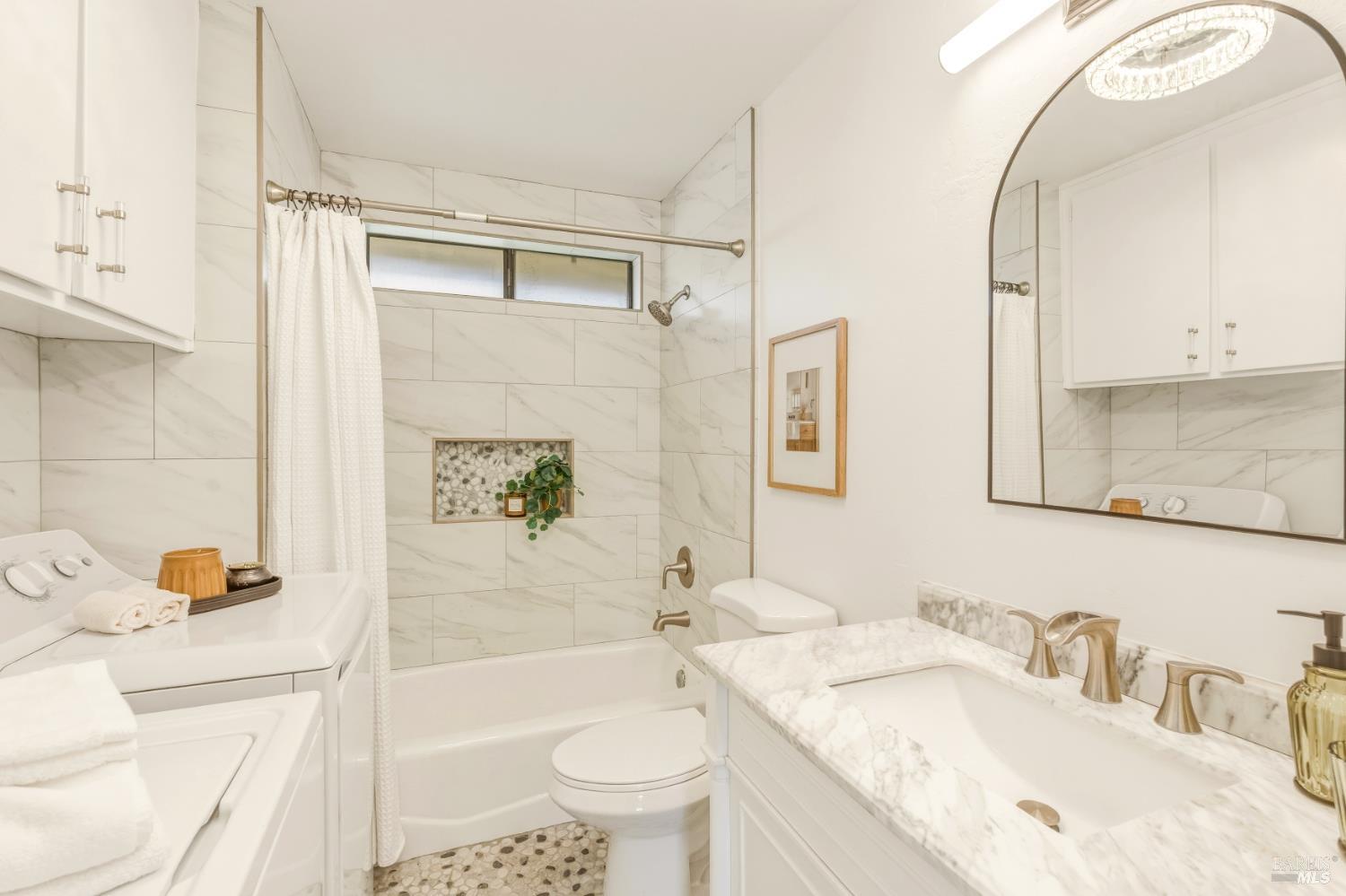 Detail Gallery Image 14 of 19 For 229 Marin Valley Dr, Novato,  CA 94949 - 2 Beds | 1/1 Baths