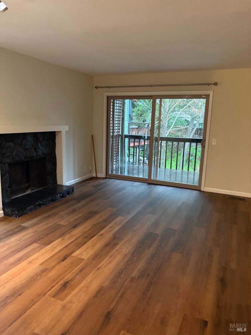 Detail Gallery Image 18 of 26 For 323 Bolinas Rd, Fairfax,  CA 94930 - 2 Beds | 1/1 Baths