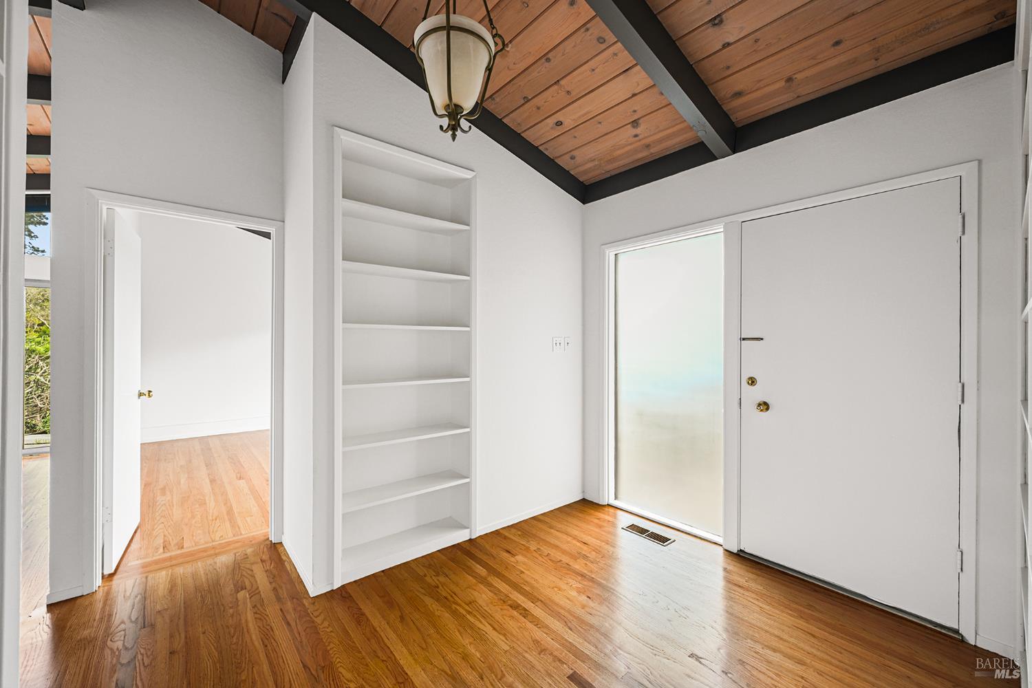 Detail Gallery Image 8 of 65 For 11 Hollyhock Ct, Mill Valley,  CA 94941 - 4 Beds | 2/1 Baths