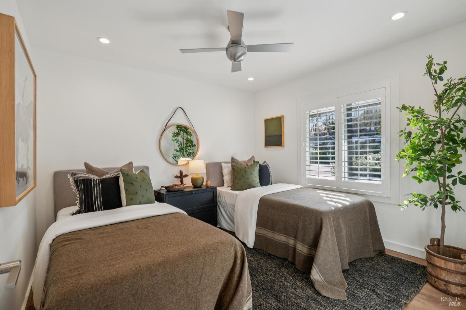 Detail Gallery Image 28 of 54 For 122 Blackfield Dr, Tiburon,  CA 94920 - 2 Beds | 2 Baths