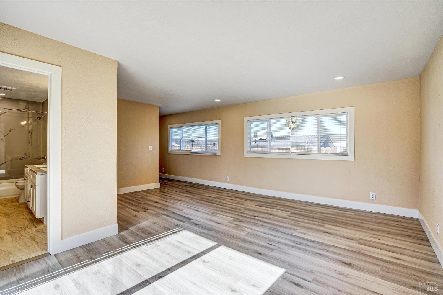 Detail Gallery Image 12 of 32 For 452 Wilshire Ave, Vallejo,  CA 94591 - 4 Beds | 3 Baths