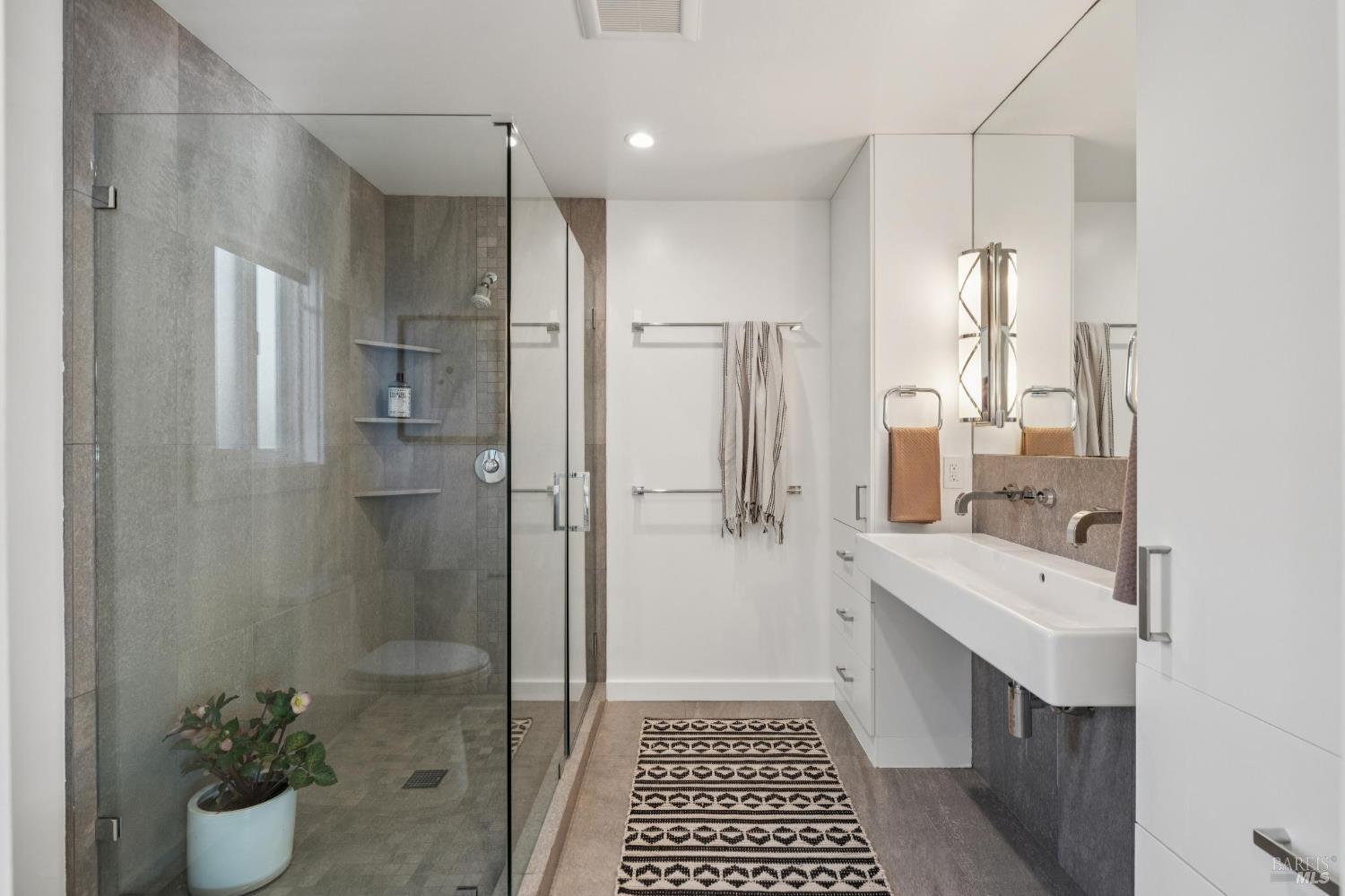 Detail Gallery Image 24 of 54 For 122 Blackfield Dr, Tiburon,  CA 94920 - 2 Beds | 2 Baths