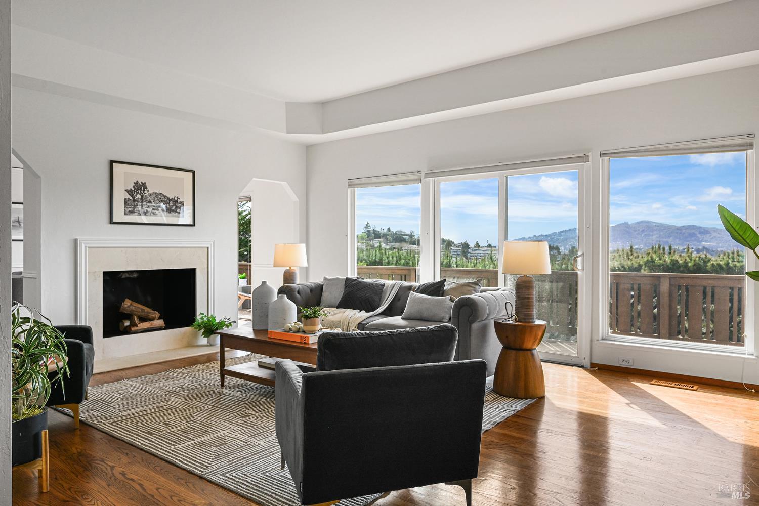 Detail Gallery Image 2 of 47 For 260 Blackfield Dr, Tiburon,  CA 94920 - 4 Beds | 2/1 Baths