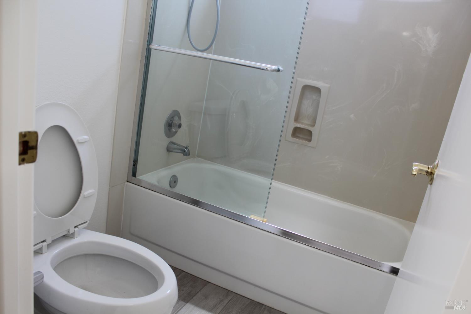 Detail Gallery Image 14 of 55 For 1031 Suffolk Way, Fairfield,  CA 94533 - 4 Beds | 2/1 Baths