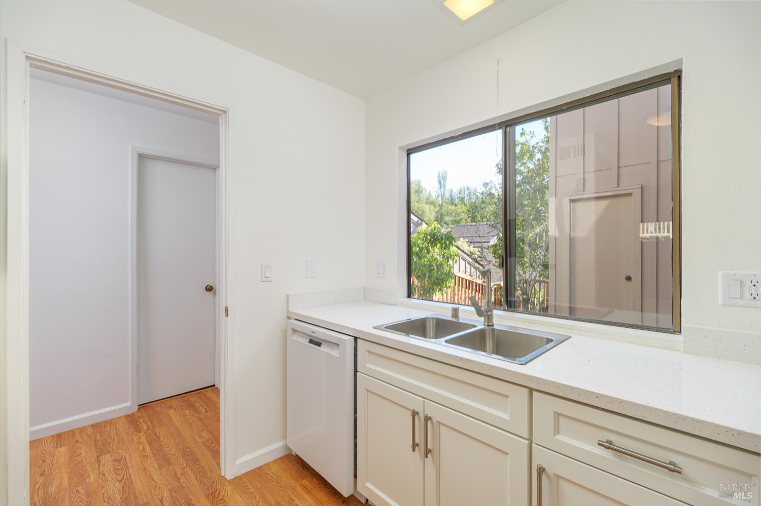 Detail Gallery Image 7 of 27 For 19 Burdell Ct, Novato,  CA 94949 - 2 Beds | 1/1 Baths