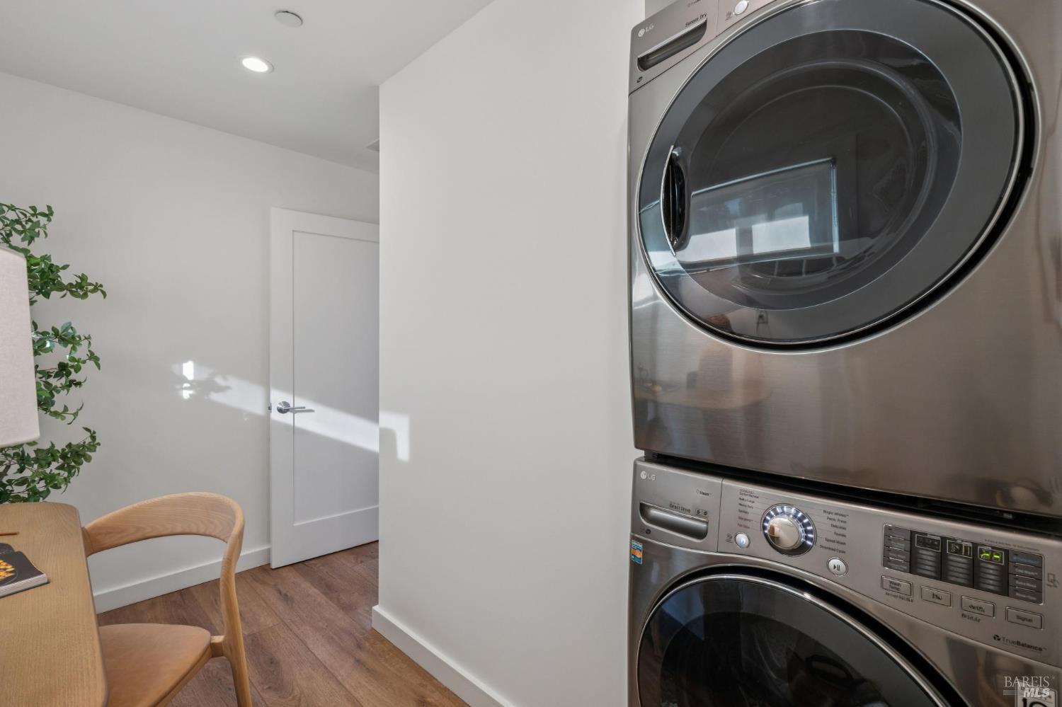 Detail Gallery Image 33 of 54 For 122 Blackfield Dr, Tiburon,  CA 94920 - 2 Beds | 2 Baths