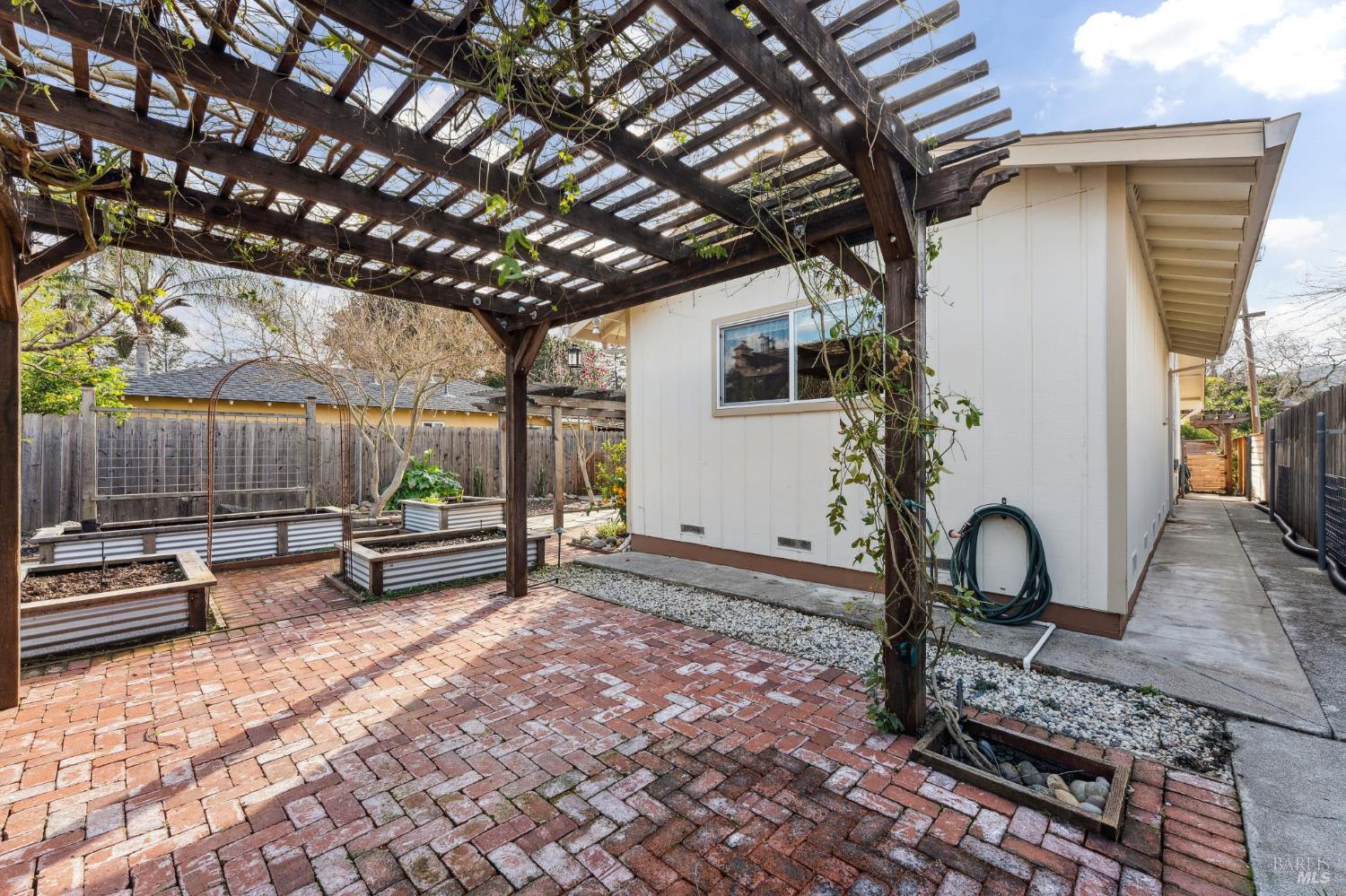 Detail Gallery Image 47 of 59 For 18023 Mulberry Ave, Sonoma,  CA 95476 - 2 Beds | 1 Baths