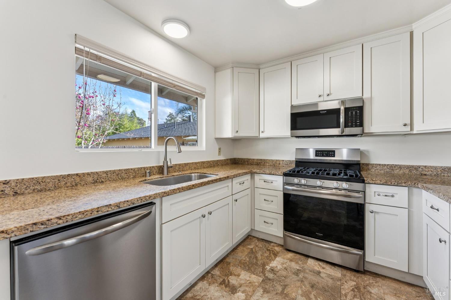 Detail Gallery Image 21 of 59 For 18023 Mulberry Ave, Sonoma,  CA 95476 - 2 Beds | 1 Baths