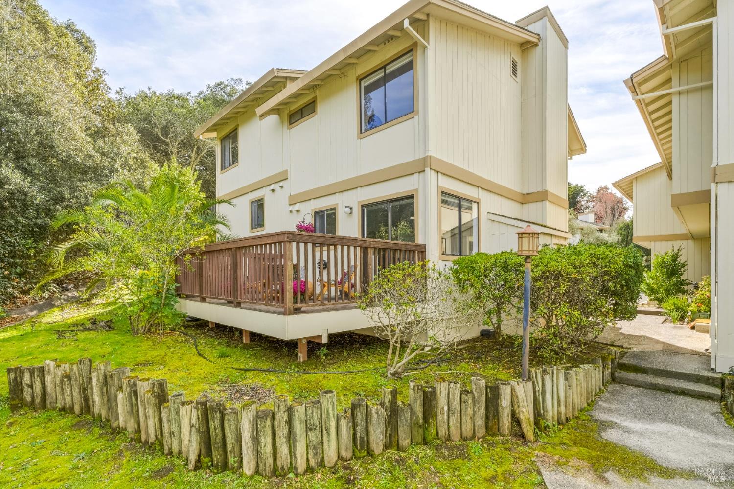 Detail Gallery Image 18 of 19 For 229 Marin Valley Dr, Novato,  CA 94949 - 2 Beds | 1/1 Baths