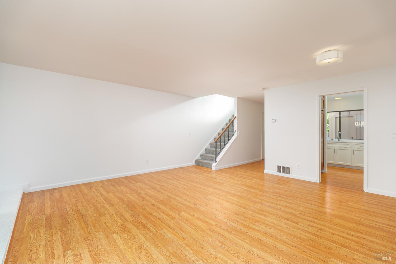 Detail Gallery Image 11 of 27 For 19 Burdell Ct, Novato,  CA 94949 - 2 Beds | 1/1 Baths