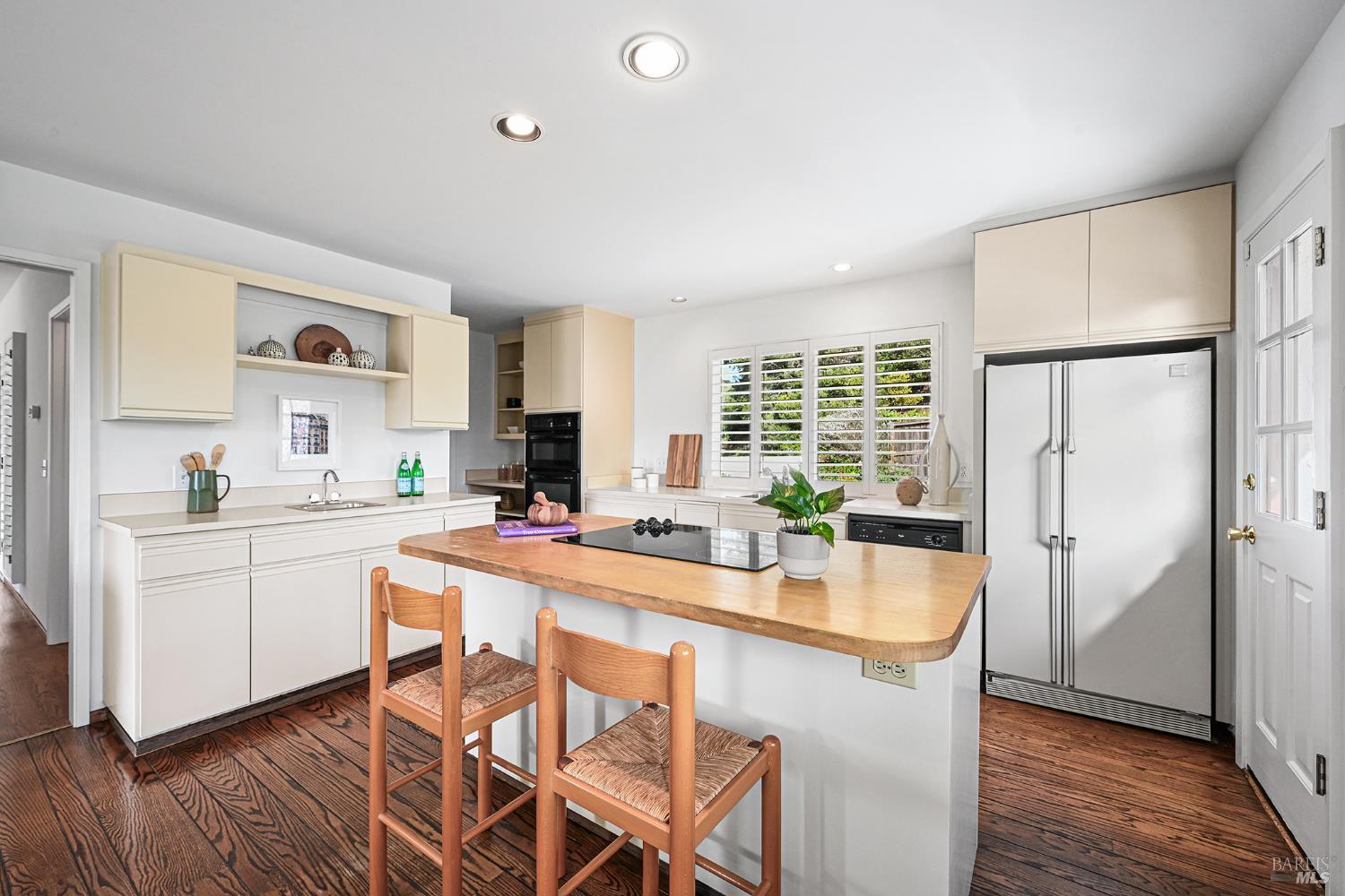 Detail Gallery Image 17 of 47 For 260 Blackfield Dr, Tiburon,  CA 94920 - 4 Beds | 2/1 Baths