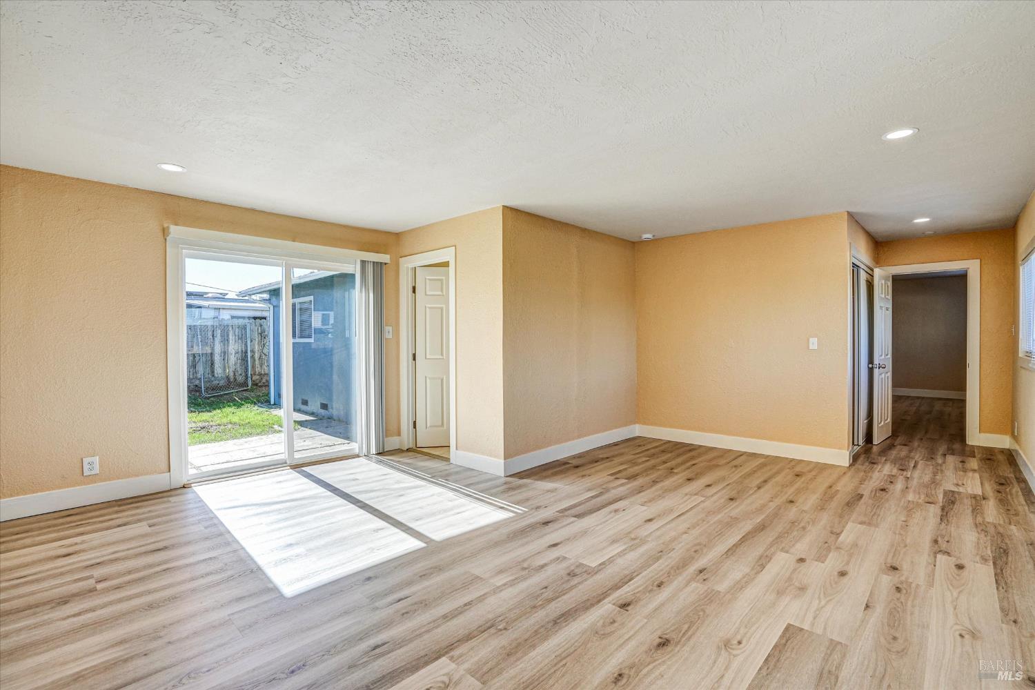 Detail Gallery Image 13 of 32 For 452 Wilshire Ave, Vallejo,  CA 94591 - 4 Beds | 3 Baths