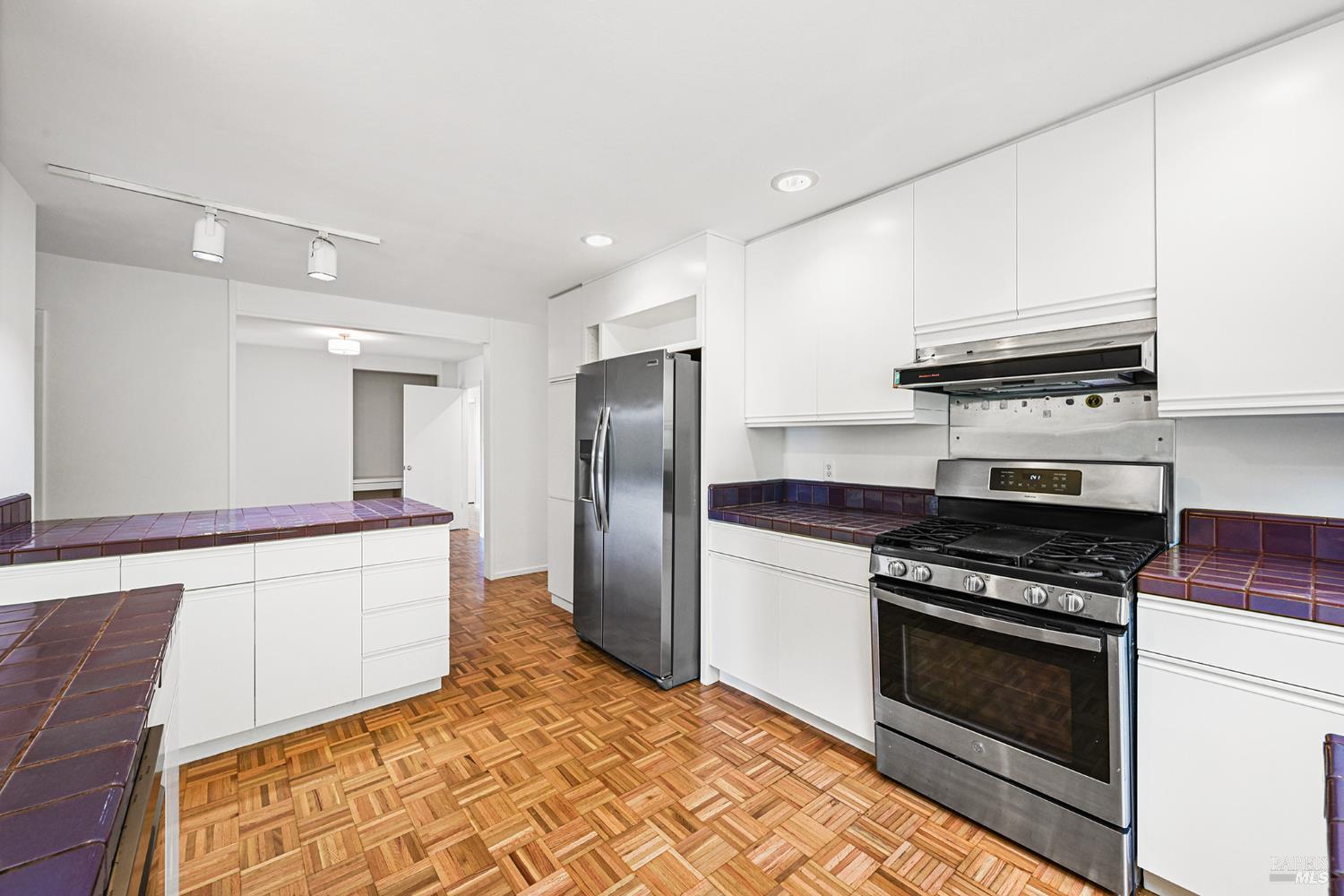 Detail Gallery Image 21 of 65 For 11 Hollyhock Ct, Mill Valley,  CA 94941 - 4 Beds | 2/1 Baths