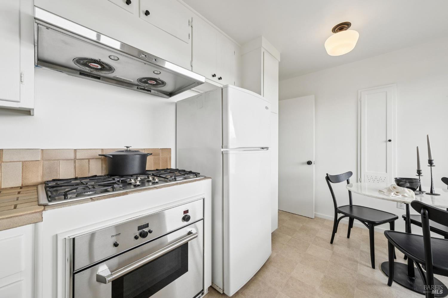 Detail Gallery Image 21 of 51 For 532 Virginia Dr, Tiburon,  CA 94920 - 2 Beds | 1 Baths