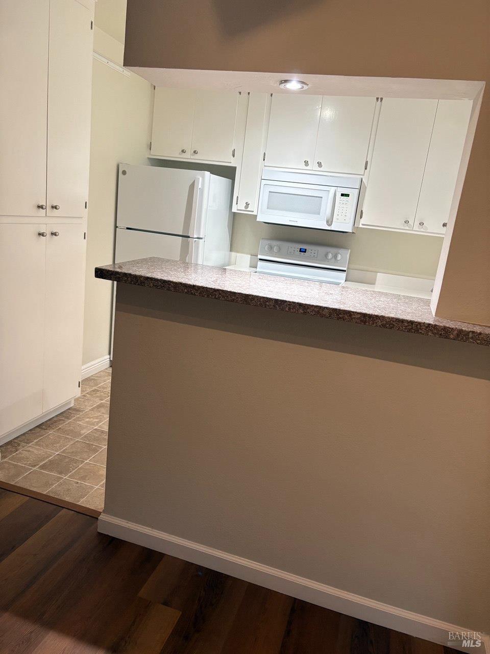 Detail Gallery Image 16 of 26 For 323 Bolinas Rd, Fairfax,  CA 94930 - 2 Beds | 1/1 Baths