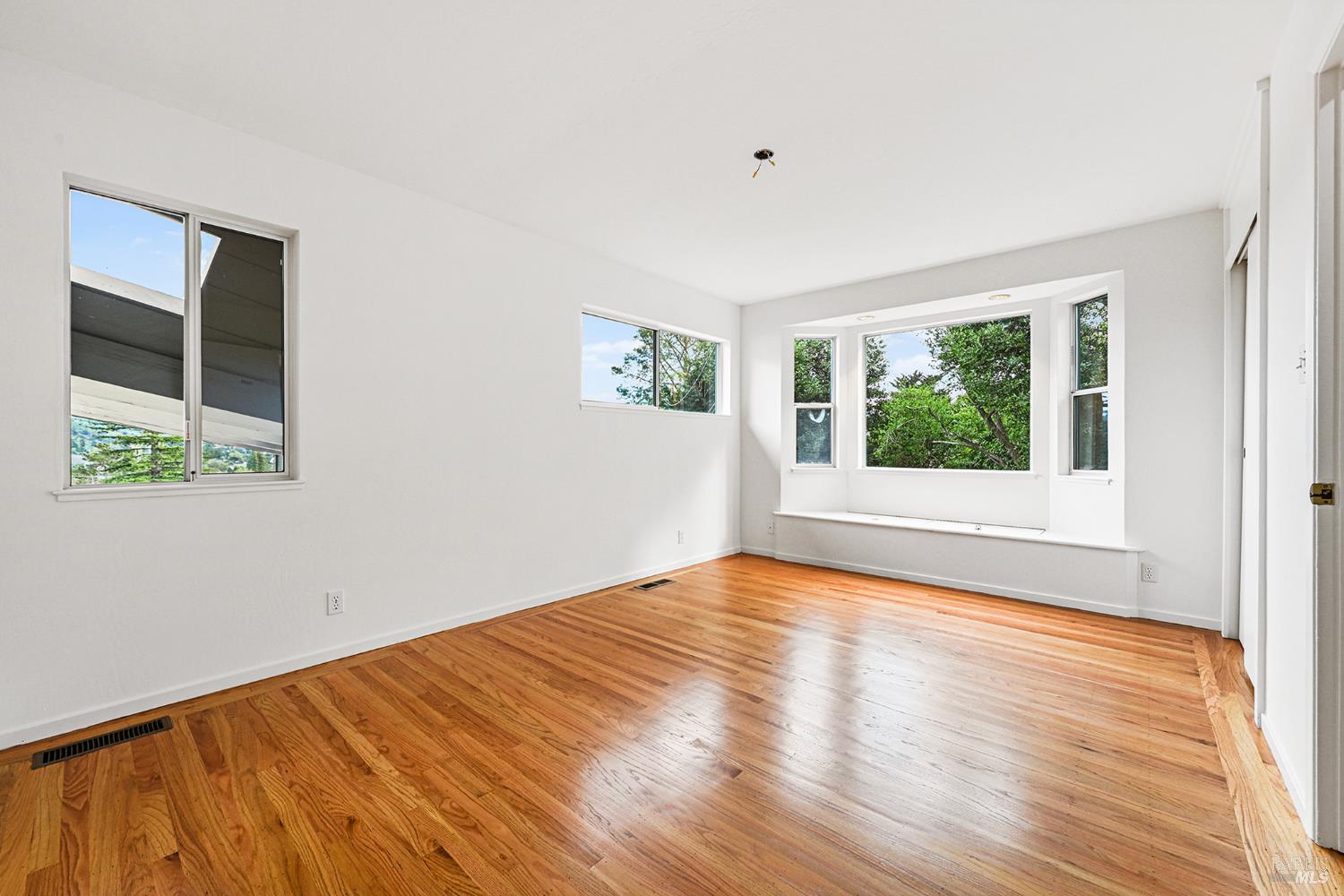 Detail Gallery Image 40 of 65 For 11 Hollyhock Ct, Mill Valley,  CA 94941 - 4 Beds | 2/1 Baths