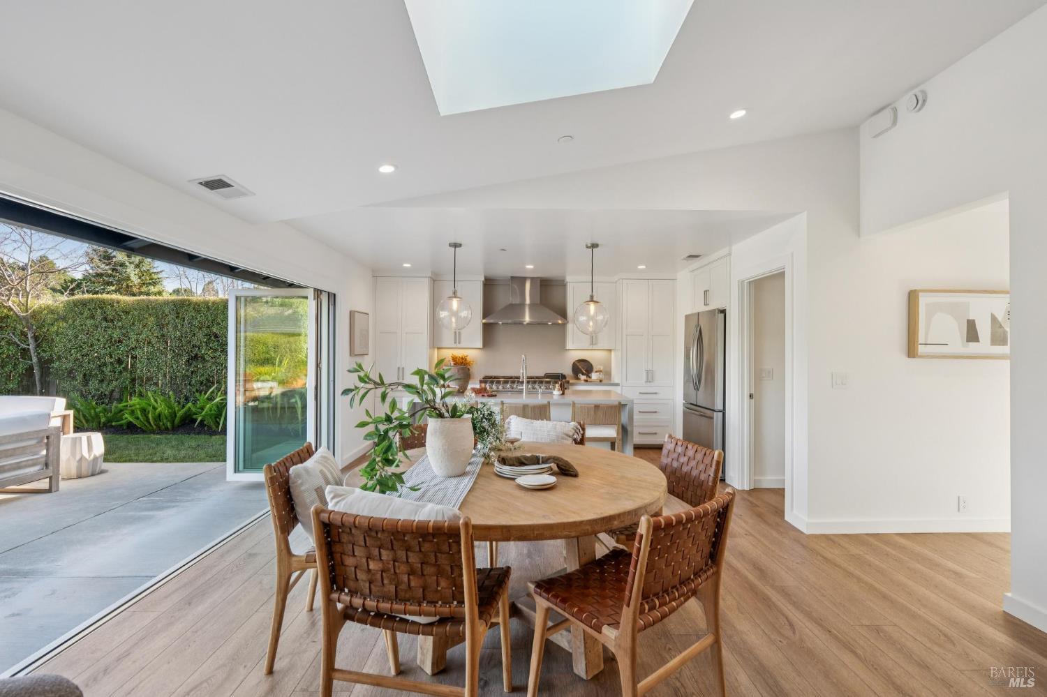 Detail Gallery Image 12 of 54 For 122 Blackfield Dr, Tiburon,  CA 94920 - 2 Beds | 2 Baths