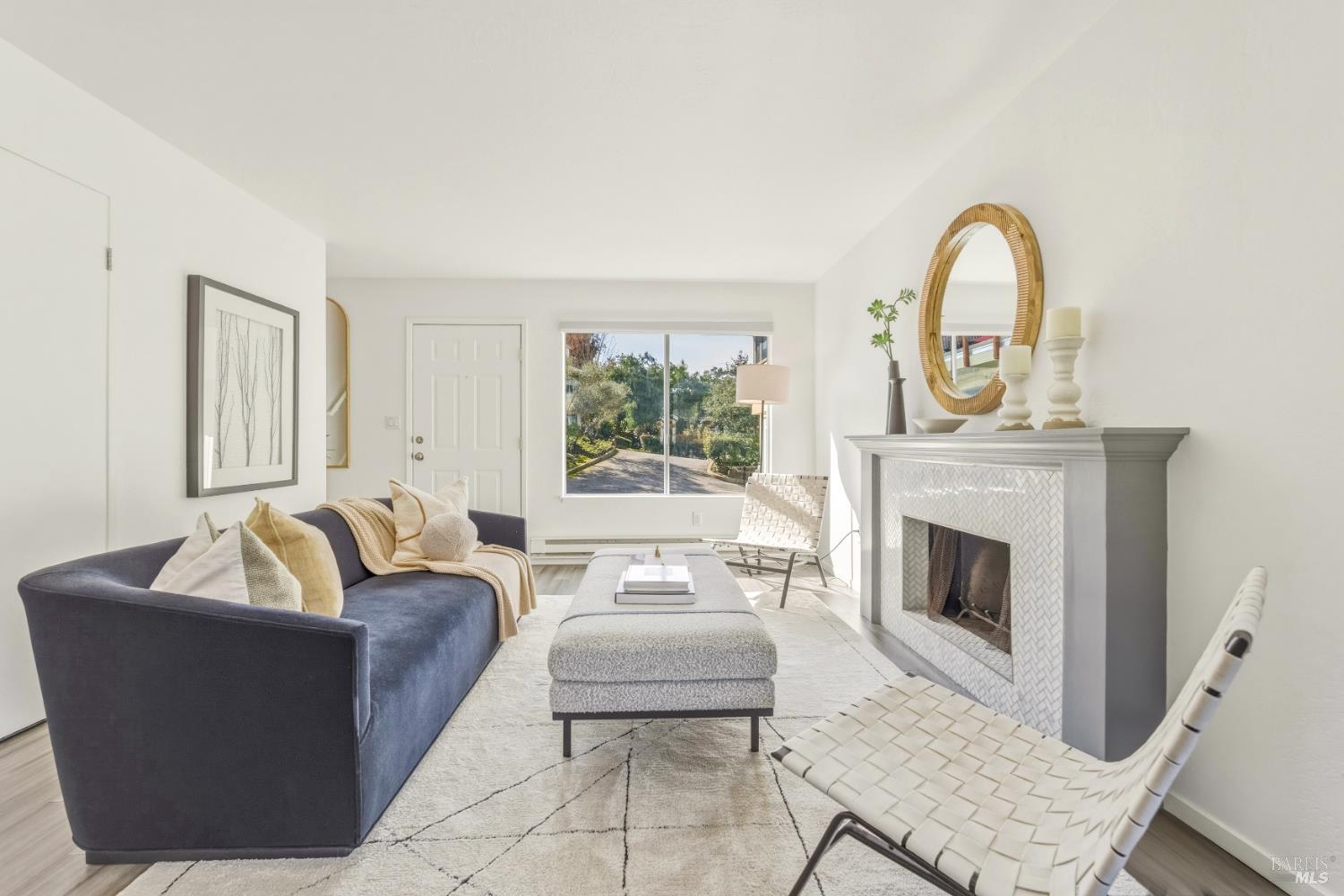 Detail Gallery Image 3 of 19 For 229 Marin Valley Dr, Novato,  CA 94949 - 2 Beds | 1/1 Baths