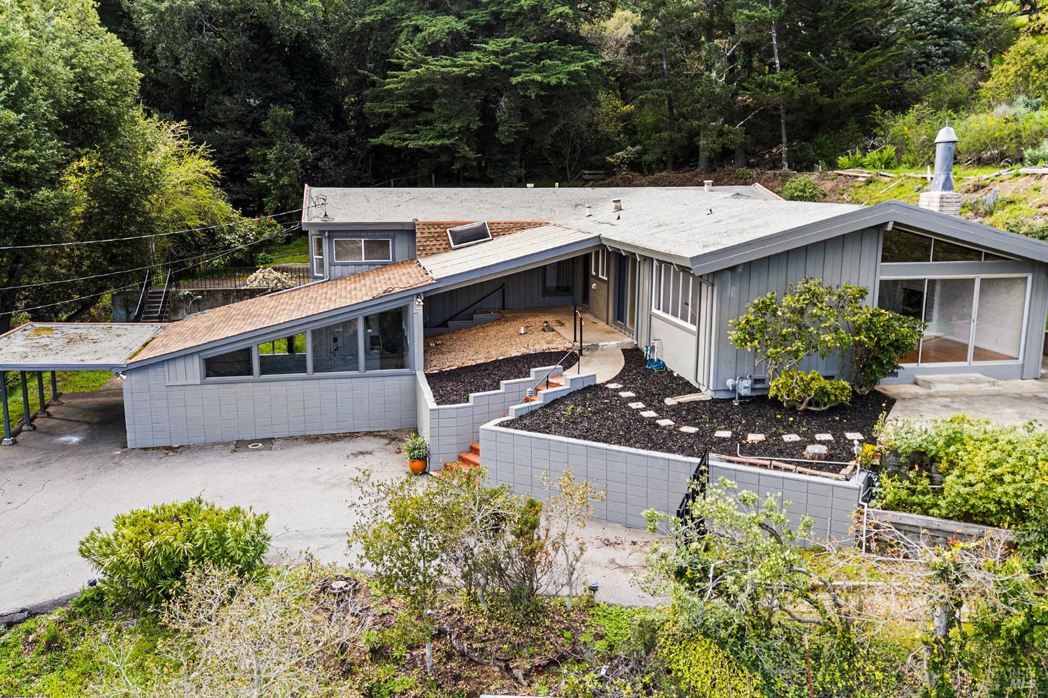 Detail Gallery Image 2 of 65 For 11 Hollyhock Ct, Mill Valley,  CA 94941 - 4 Beds | 2/1 Baths