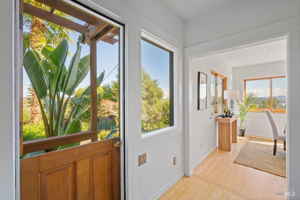 Detail Gallery Image 7 of 37 For 146 Morning Sun Ave, Mill Valley,  CA 94941 - 3 Beds | 2 Baths