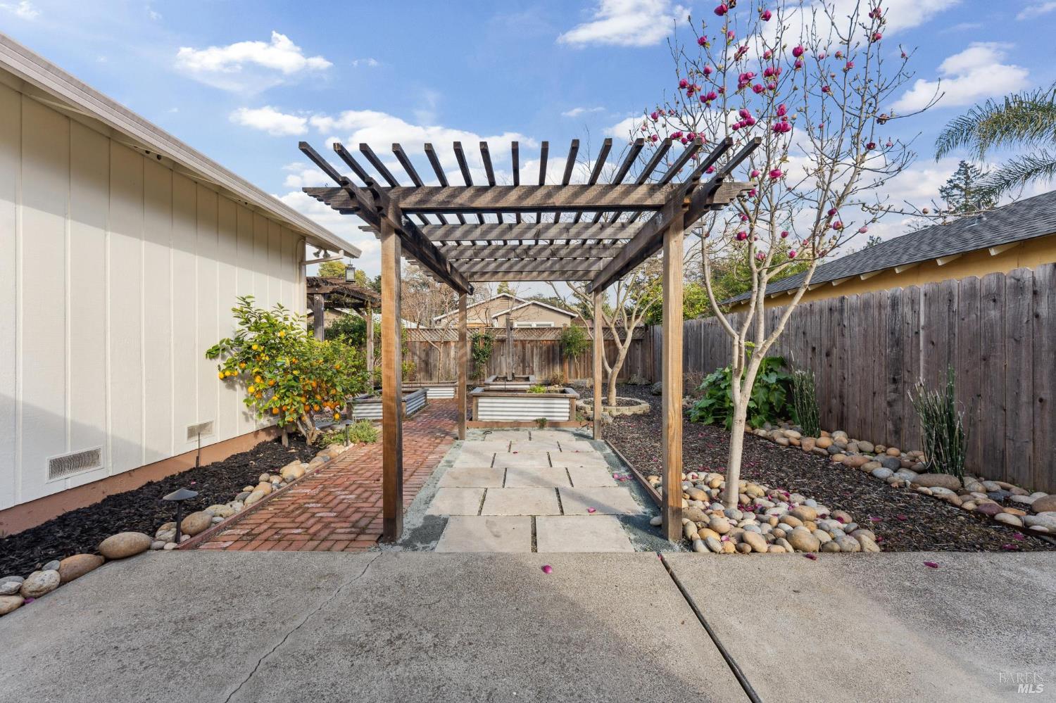 Detail Gallery Image 40 of 59 For 18023 Mulberry Ave, Sonoma,  CA 95476 - 2 Beds | 1 Baths