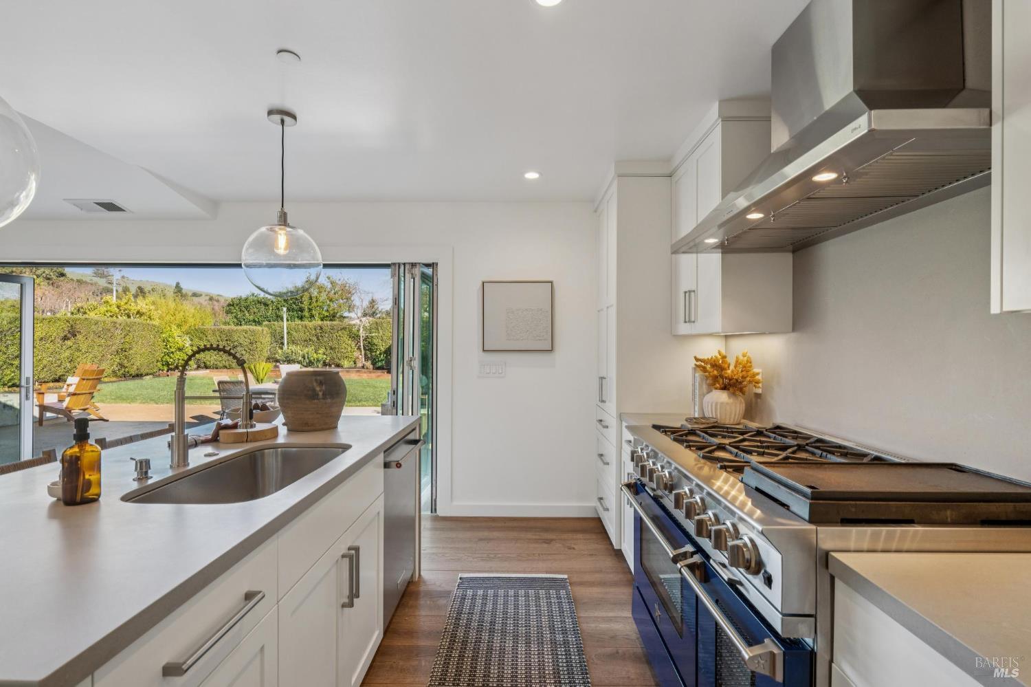 Detail Gallery Image 18 of 54 For 122 Blackfield Dr, Tiburon,  CA 94920 - 2 Beds | 2 Baths