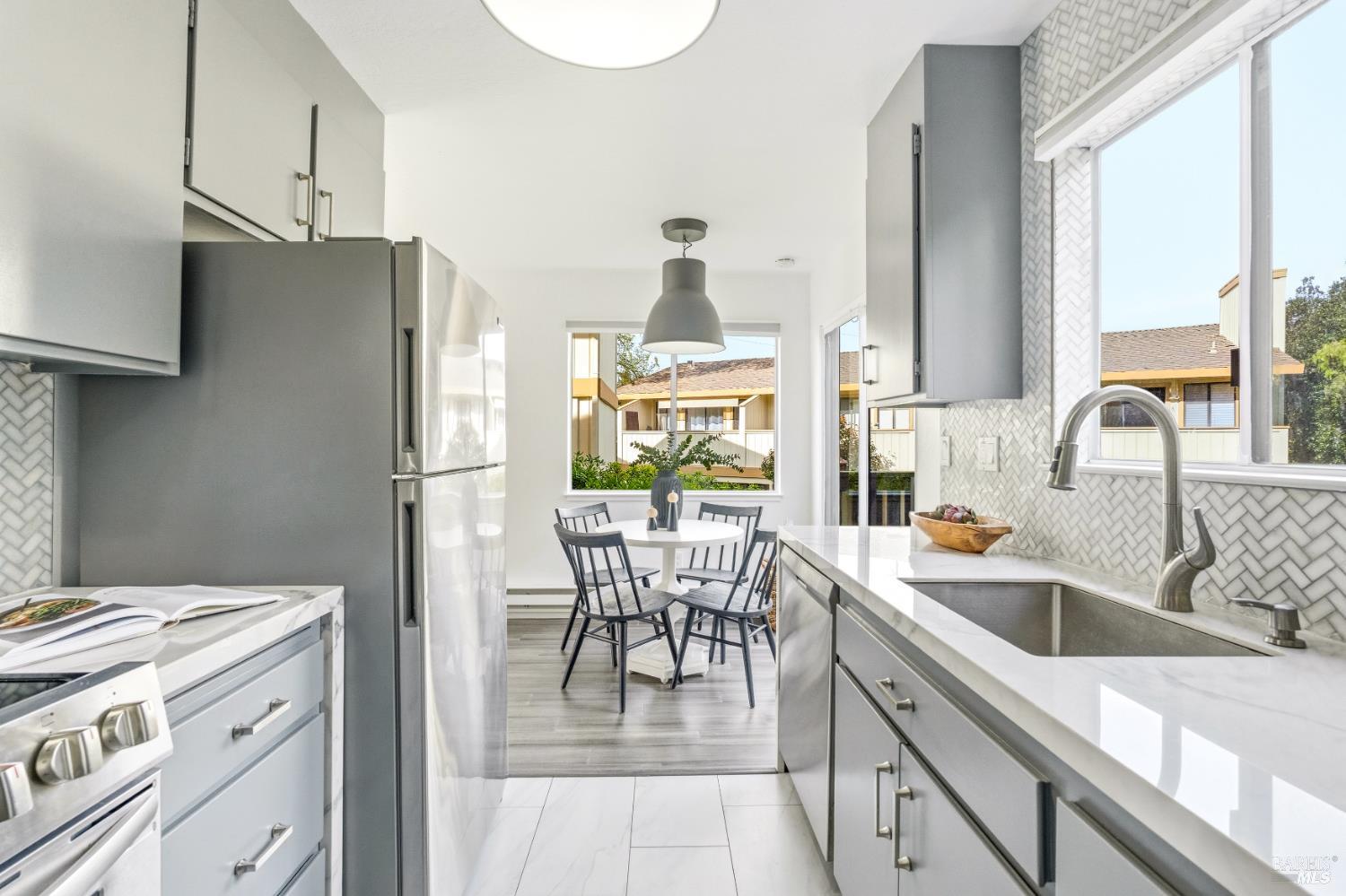 Detail Gallery Image 7 of 19 For 229 Marin Valley Dr, Novato,  CA 94949 - 2 Beds | 1/1 Baths