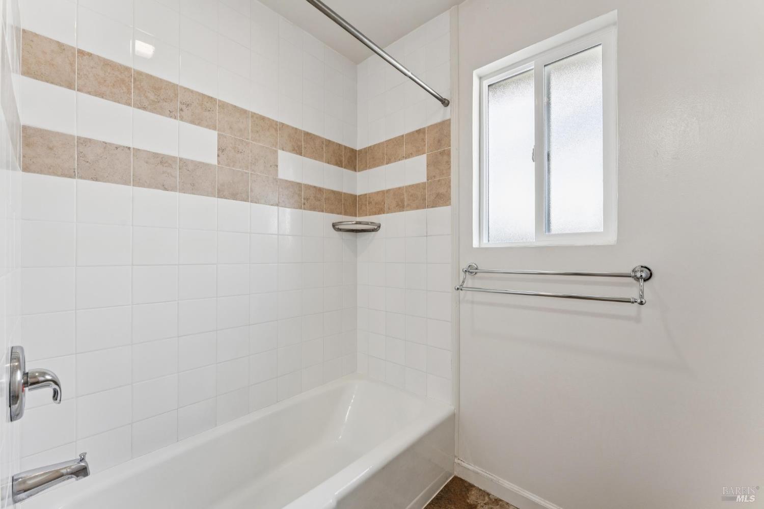 Detail Gallery Image 31 of 59 For 18023 Mulberry Ave, Sonoma,  CA 95476 - 2 Beds | 1 Baths