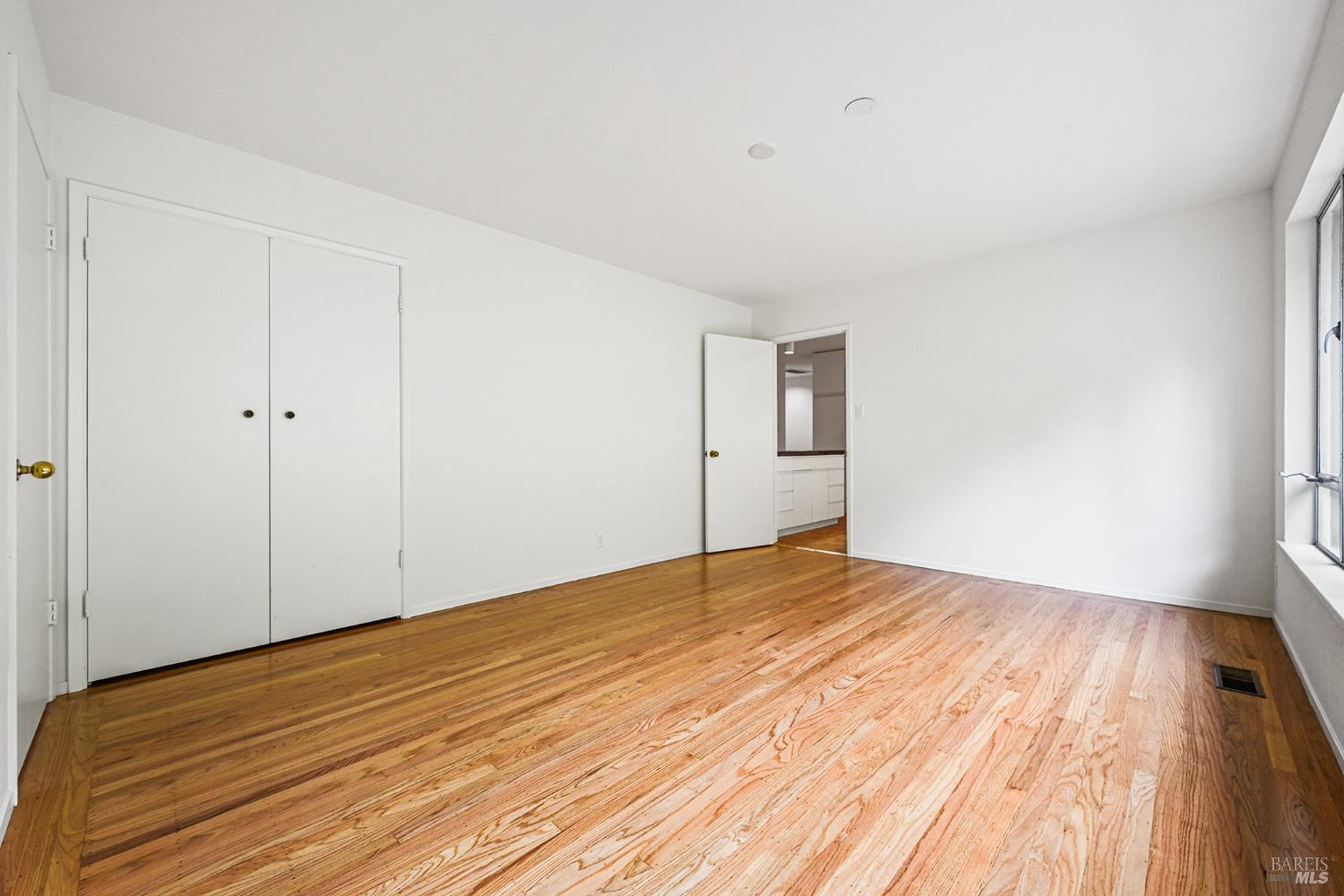 Detail Gallery Image 17 of 65 For 11 Hollyhock Ct, Mill Valley,  CA 94941 - 4 Beds | 2/1 Baths