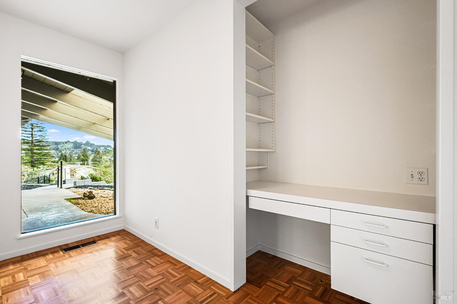 Detail Gallery Image 23 of 65 For 11 Hollyhock Ct, Mill Valley,  CA 94941 - 4 Beds | 2/1 Baths