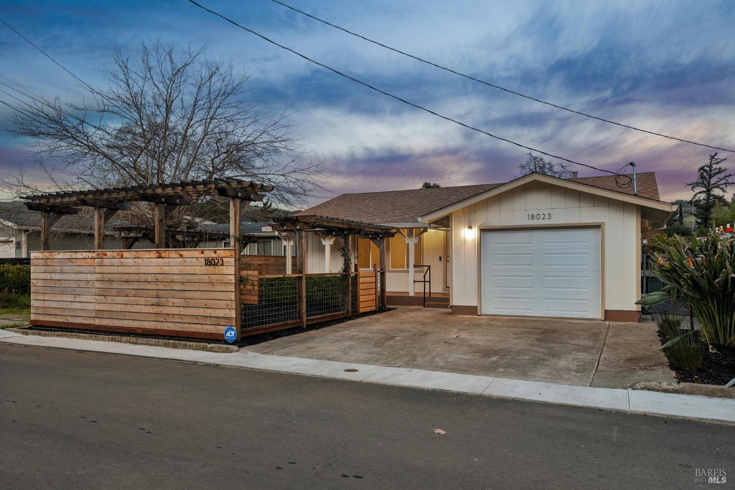 Detail Gallery Image 3 of 59 For 18023 Mulberry Ave, Sonoma,  CA 95476 - 2 Beds | 1 Baths