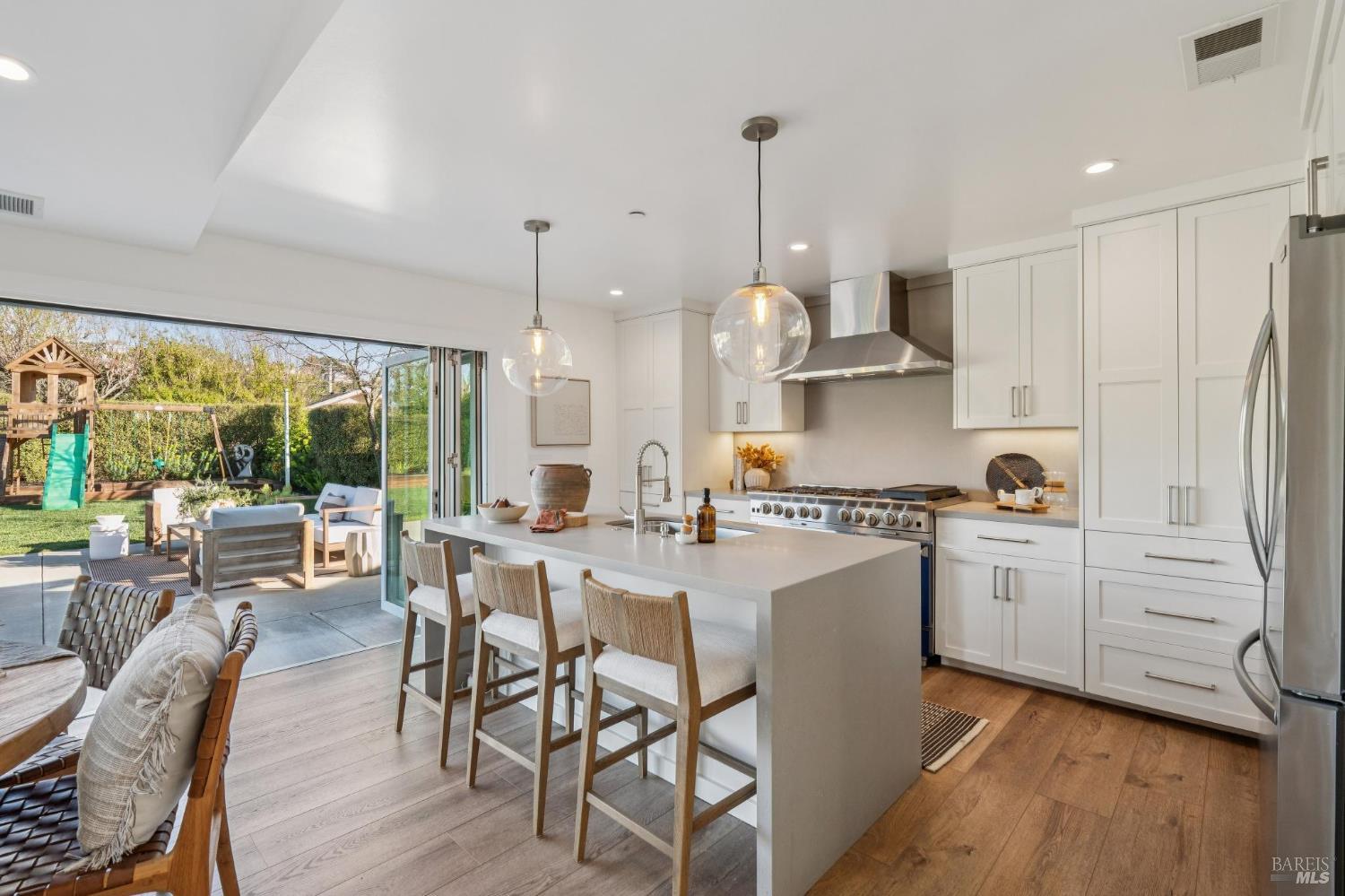 Detail Gallery Image 14 of 54 For 122 Blackfield Dr, Tiburon,  CA 94920 - 2 Beds | 2 Baths