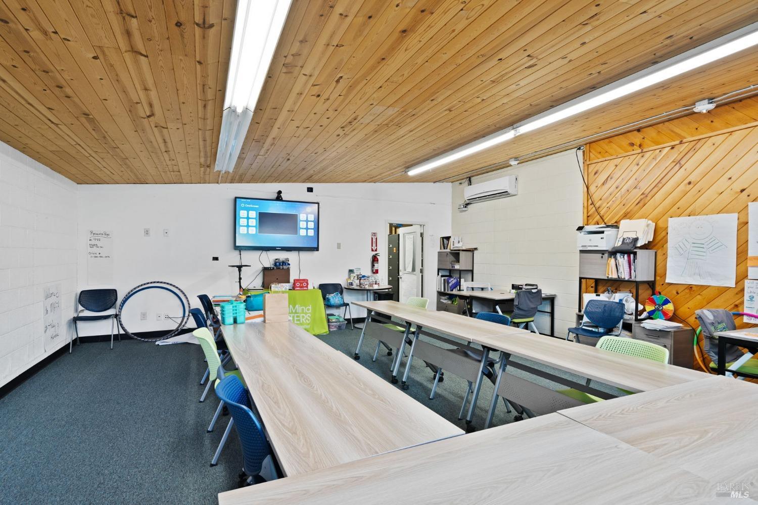 Detail Gallery Image 5 of 36 For 14092 Lakeshore Dr, Clearlake,  CA 95422 - – Beds | – Baths