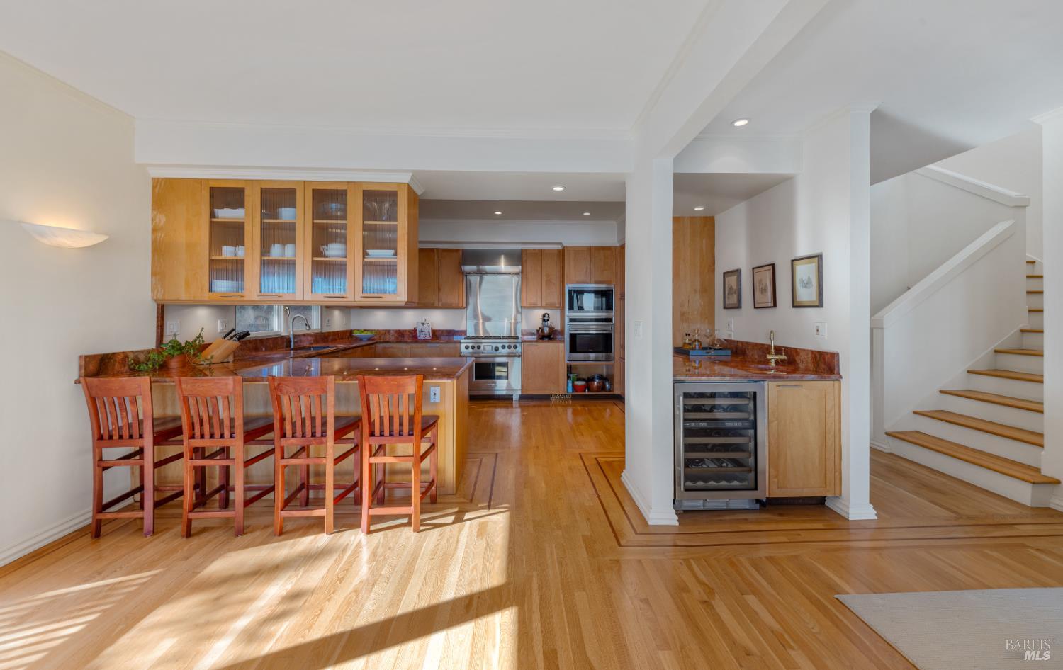 Detail Gallery Image 11 of 47 For 266 Bayview Ave, Belvedere,  CA 94920 - 5 Beds | 3/1 Baths