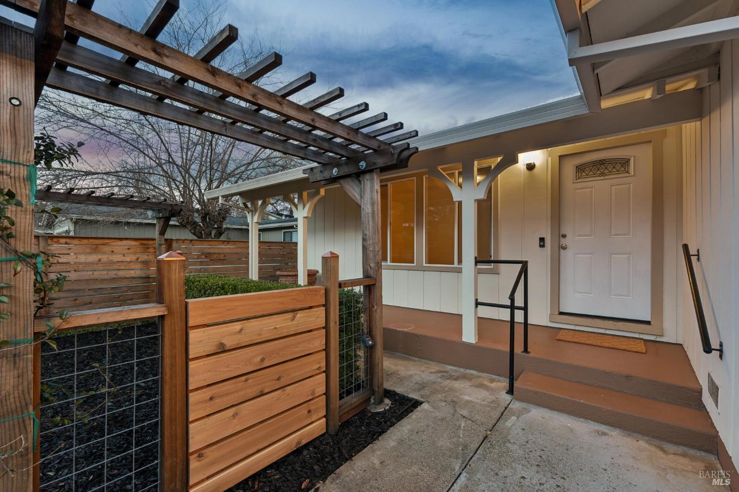 Detail Gallery Image 5 of 59 For 18023 Mulberry Ave, Sonoma,  CA 95476 - 2 Beds | 1 Baths