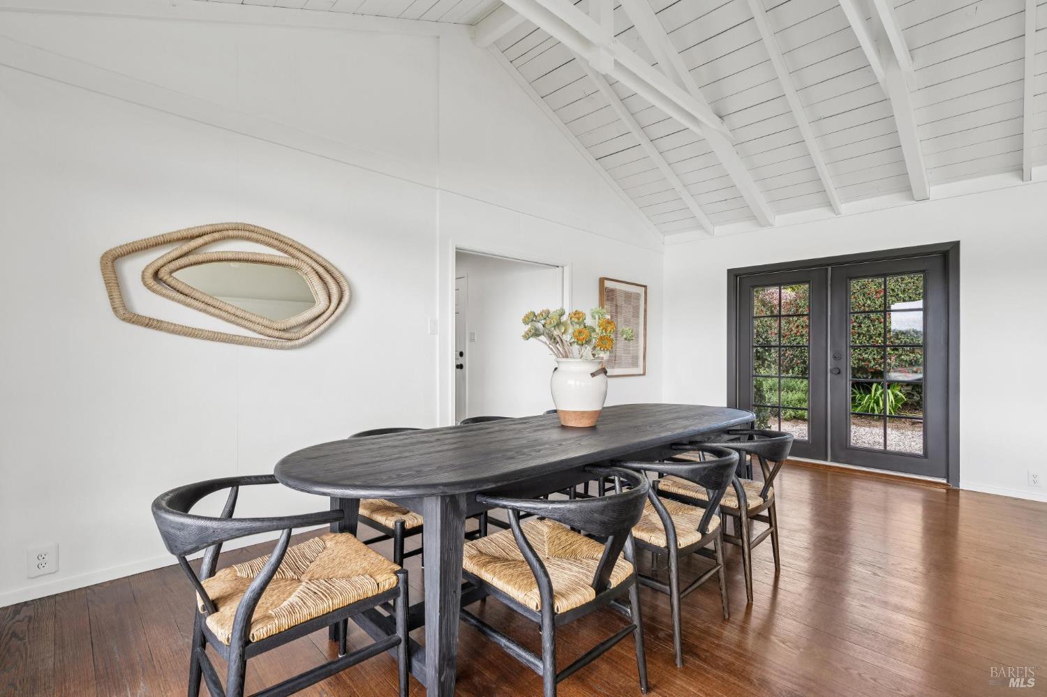 Detail Gallery Image 15 of 51 For 532 Virginia Dr, Tiburon,  CA 94920 - 2 Beds | 1 Baths