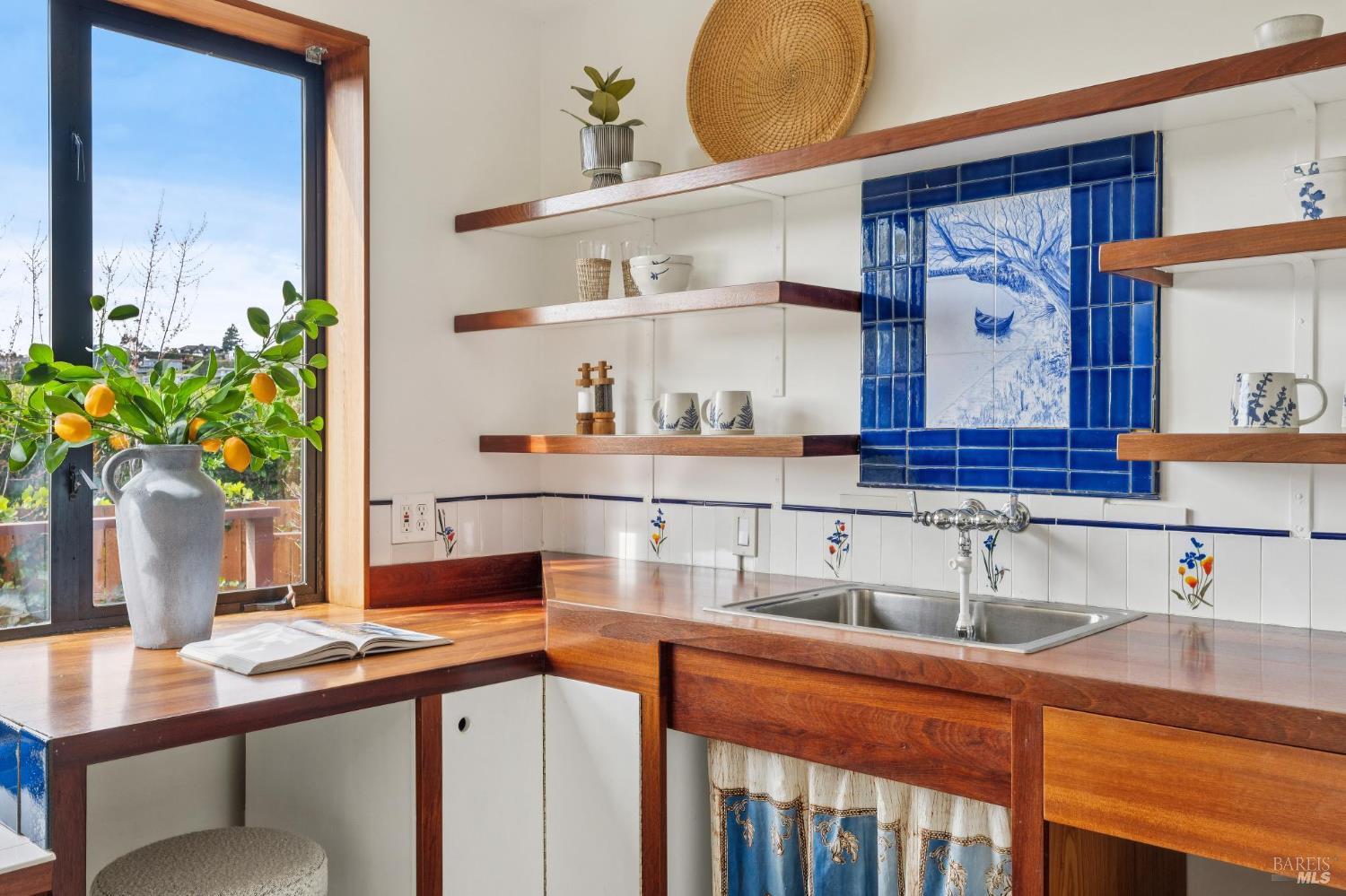 Detail Gallery Image 45 of 51 For 532 Virginia Dr, Tiburon,  CA 94920 - 2 Beds | 1 Baths