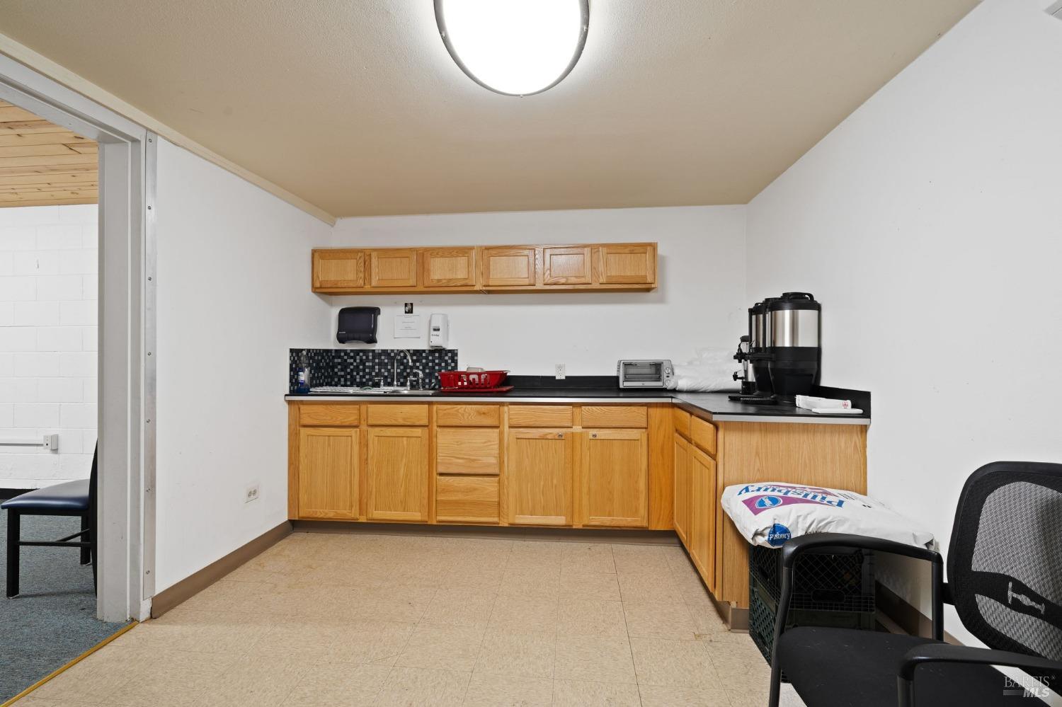 Detail Gallery Image 9 of 36 For 14092 Lakeshore Dr, Clearlake,  CA 95422 - – Beds | – Baths